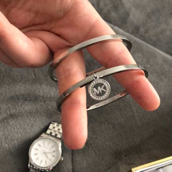 Michael Kors watch and 2 bracelet set - Picture 3 of 4